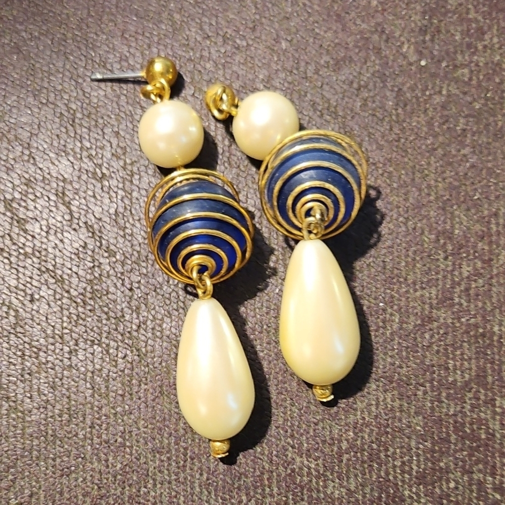 Elegant Avon Gold-Tone Navy and Cream Drop Earrings